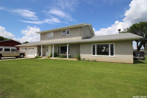 405 4th St E, Shaunavon, SK, S0N | Card Image