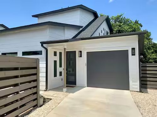 2-6100 Ponca St, Austin, TX, 78741-2337 | Card Image