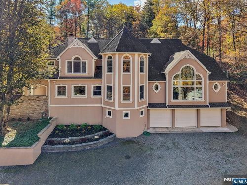 3 Stephens Lake Rd, Wanaque, NJ, 07465-1021 | Card Image