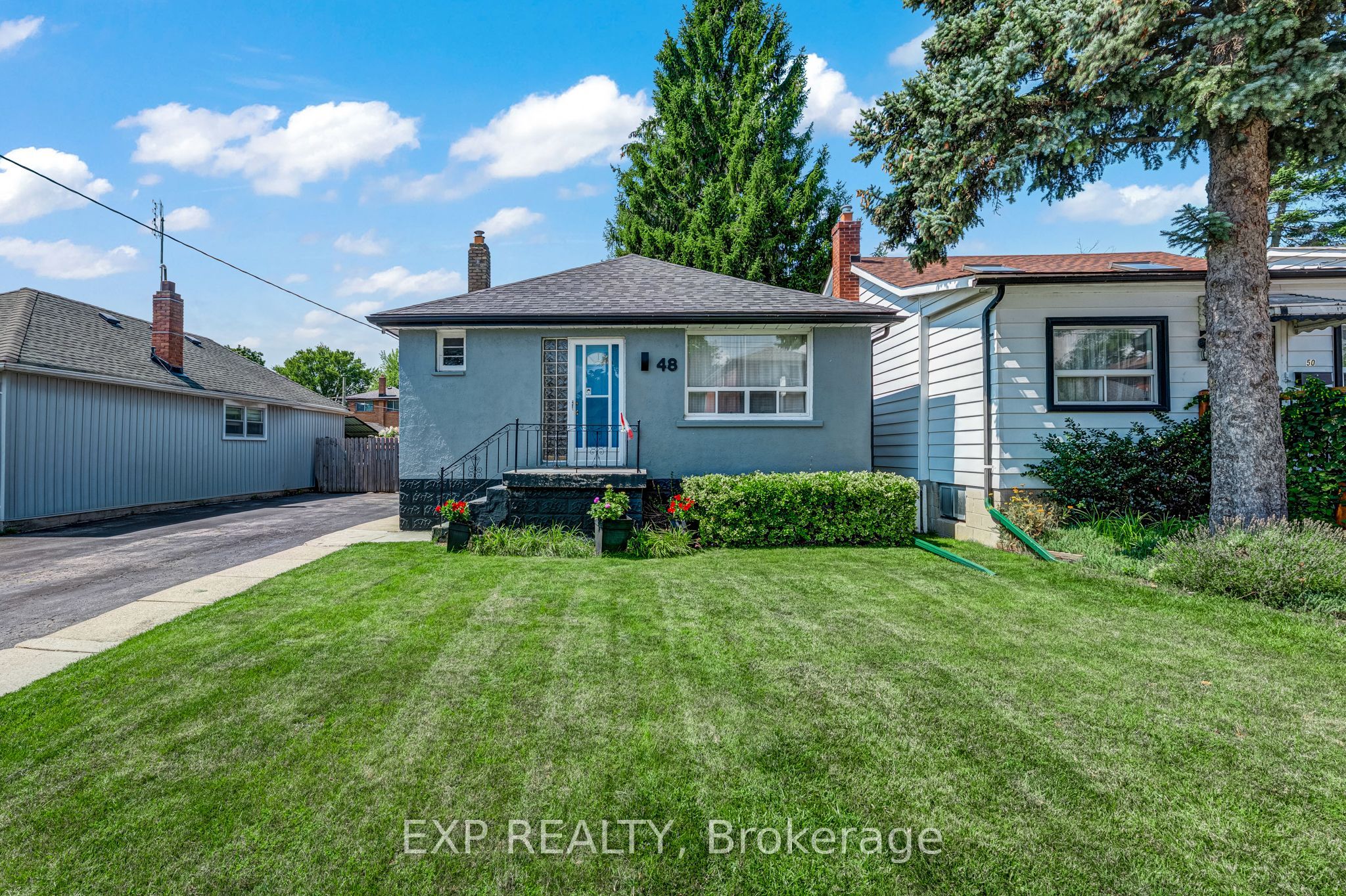 Residential in Toronto W06 5