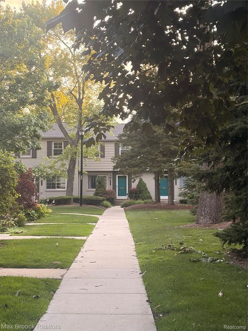 1682 Graefield Rd, Birmingham, MI, 48009-7541 | Card Image