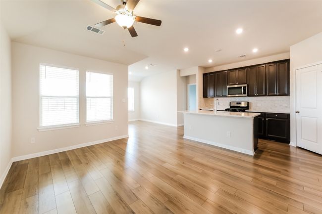 1021 Round Bale Rd, House other with 4 bedrooms, 2 bathrooms and 2 parking in Hutto TX | Image 4