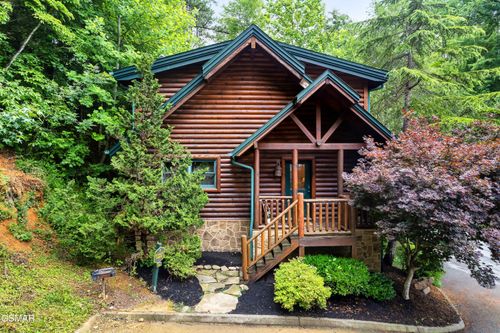 641 Gatlinburg Falls Way, Gatlinburg, TN, 37738 | Card Image