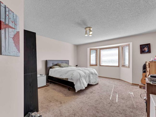 915 7 Street Se, Home with 4 bedrooms, 3 bathrooms and 2 parking in Redcliff AB | Image 16