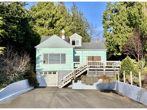 859 Glasgow Ave, Astoria, OR, 97103-5807 | Card Image