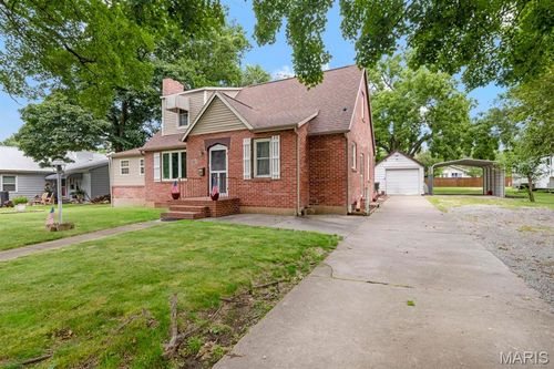 421 W College St, Aurora, MO, 65605-1531 | Card Image