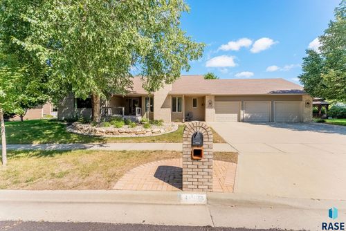 412 E Meadowlark Cir, Brandon, SD, 57005-1082 | Card Image
