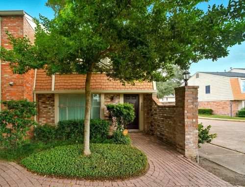 91-6430 Olympia Dr, Houston, TX, 77057-4002 | Card Image