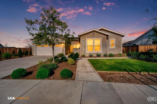 9304 Parkdale Way, Shafter, CA, 93263-9470 | Card Image