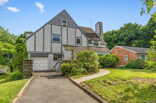 56 Northfield Rd, New Rochelle, NY, 10804-2533 | Card Image
