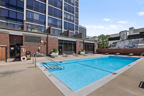 2215-1636 N Wells St, Chicago, IL, 60614-6020 | Card Image