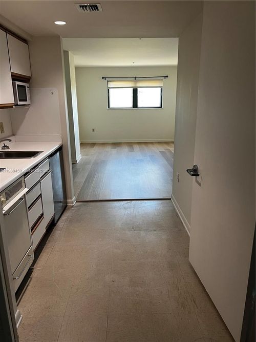 5719-5719 Sunset Dr, South Miami, FL, 33143-5335 | Card Image