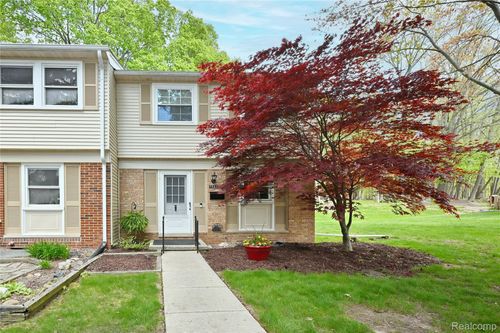 1562 Brentwood Dr, Troy, MI, 48098-2713 | Card Image