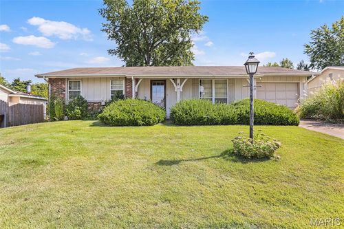 8 Cross Trail Ln, Saint Peters, MO, 63376-1530 | Card Image