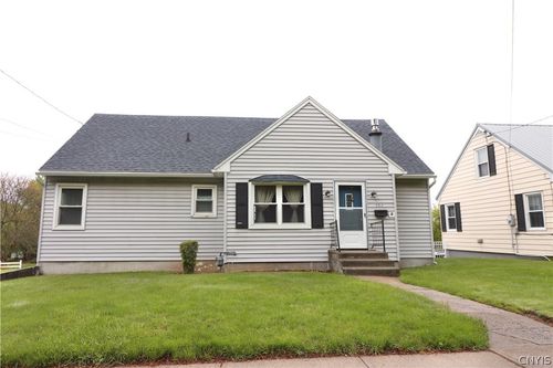 325 Thompson Blvd, Watertown, NY, 13601-4138 | Card Image