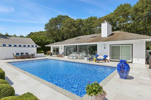 8 Jeffrey Ln, East Quogue, NY, 11942-3108 | Card Image