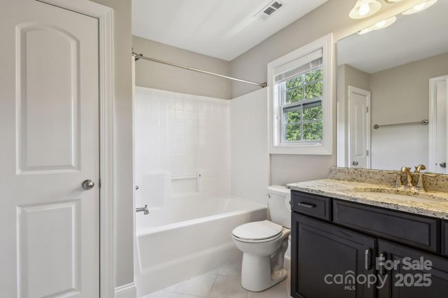 En-suite bathroom - upper floor | Image 26