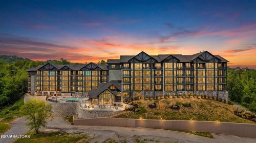 305-855 Campbell Lead Road, Gatlinburg, TN, 37738 | Card Image