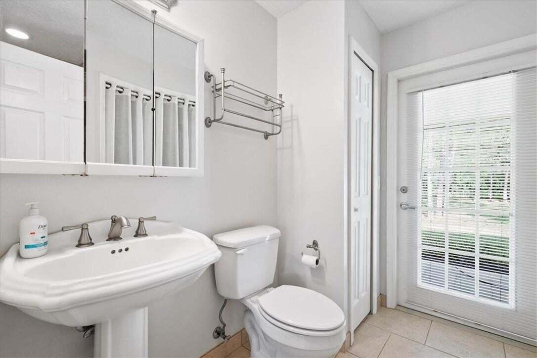 Residential Lease in The Acreage 4