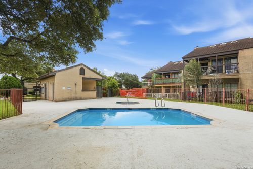 605-6100 Woodlake Pkwy, San Antonio, TX, 78244-1423 | Card Image