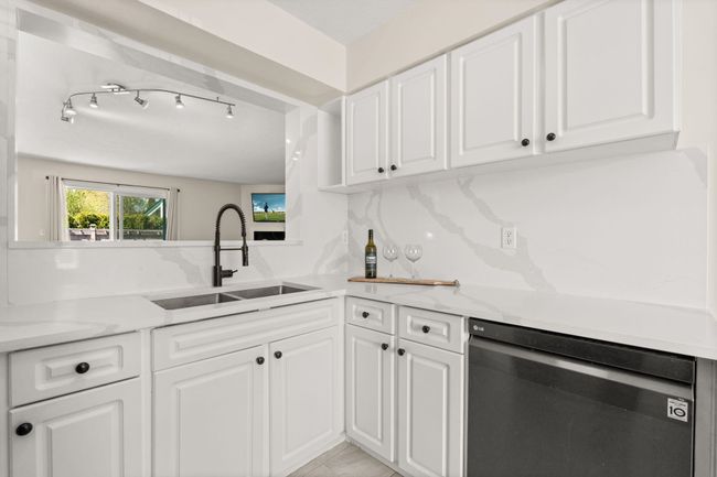 11 - 26970 32 Ave, Townhouse with 3 bedrooms, 2 bathrooms and 2 parking in Aldergrove BC | Image 6