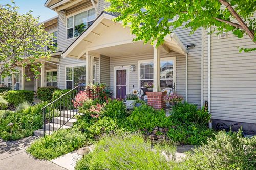 818 Pavilion Pl, Ashland, OR, 97520-9130 | Card Image