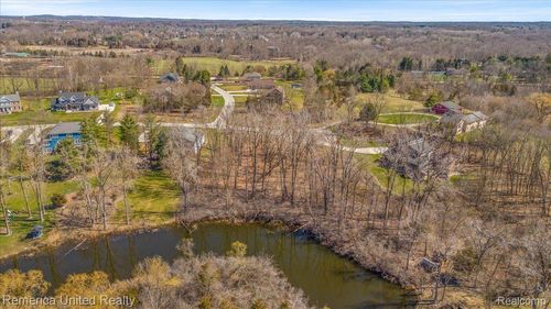 10468 Oak Shore Dr, South Lyon, MI, 48178-9088 | Card Image