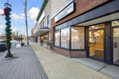 225 Genesee St, Chittenango, NY, 13037-1704 | Card Image