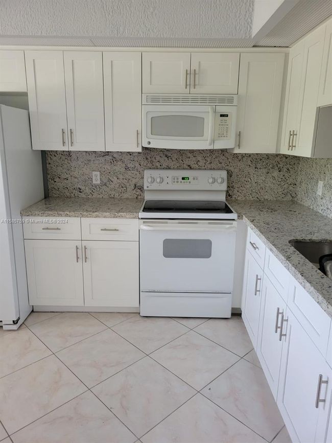APT-310K - 1300 Sw 125 Th Ave, Condo with 2 bedrooms, 2 bathrooms and null parking in Pembroke Pines FL | Image 5