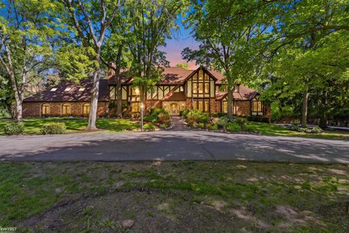 9220 Creekwood Lake Trl, Grand Blanc, MI, 48439-9374 | Card Image