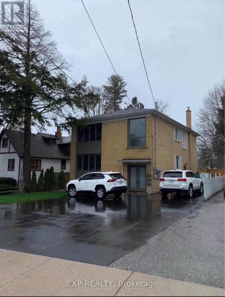 Residential Lease in Mississauga (Port Credit)