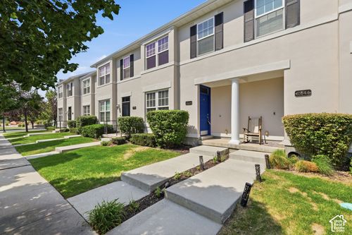 10646 S Cave Run Ln, South Jordan, UT, 84009-5704 | Card Image