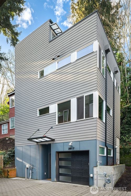 2617 3rd Ave W, Seattle, WA, 98119-2331 | Card Image