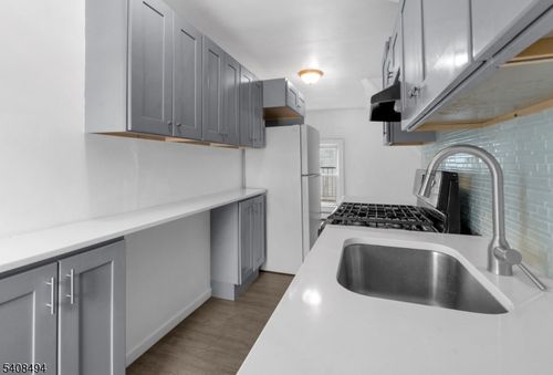 25 Kingsley St, West Orange, NJ, 07052-5279 | Card Image