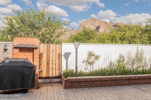 10136 N Valle Del Oro Dr, Tucson, AZ, 85737-7620 | Card Image