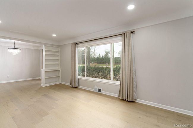 living room and dining rm | Image 21
