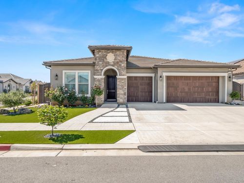 1734 N Park Ave, Clovis, CA, 93619-7495 | Card Image