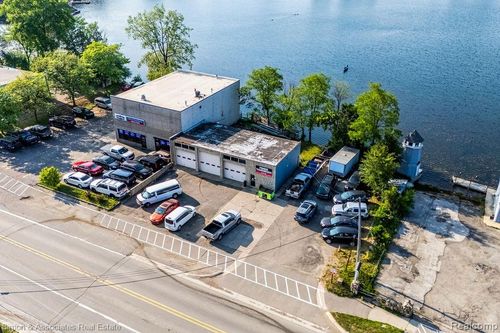 30 W Clarkston Rd, Lake Orion, MI, 48362-2970 | Card Image