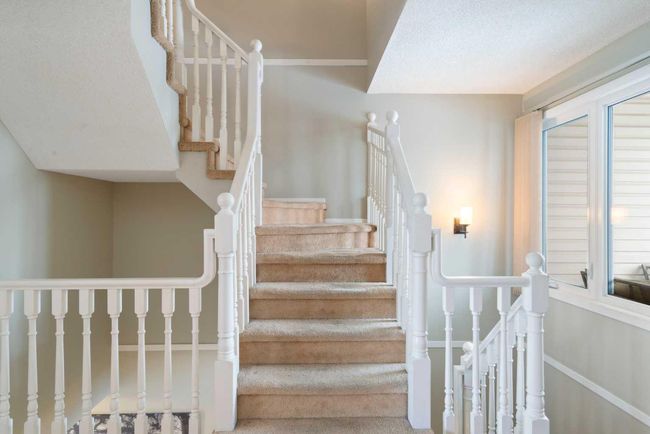 219 Coachway Lane Sw, Townhouse with 3 bedrooms, 3 bathrooms and 2 parking in Calgary AB | Image 16