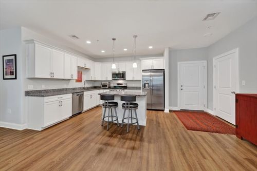 204-2 Longwood Ln, Hanover, MA, 02339 | Card Image