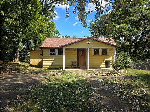 1405 Ridgeway Ave, Parkersburg, WV, 26101-6747 | Card Image