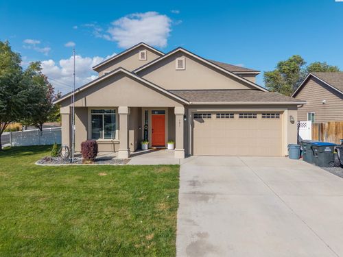 401 S Birch St, Moses Lake, WA, 98837-2933 | Card Image