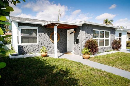 121 Ne 1st Ct, Dania Beach, FL, 33004-2816 | Card Image