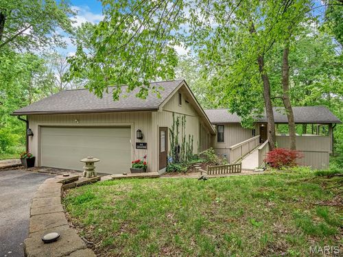 44 Larkmoor Dr, Glen Carbon, IL, 62034-2941 | Card Image