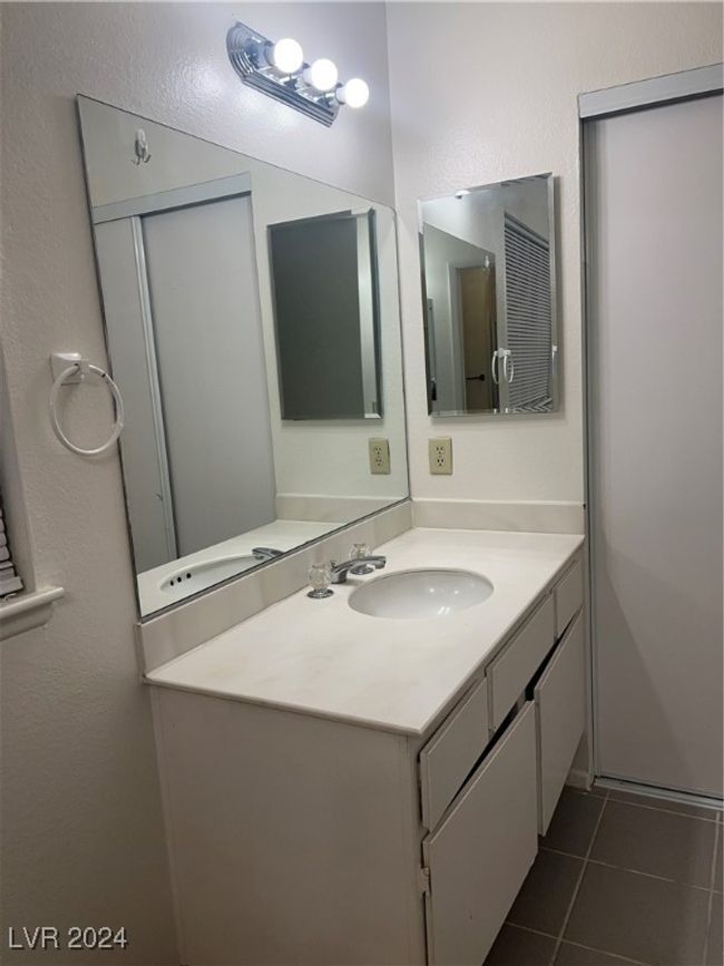 Primary Bathroom | Image 14