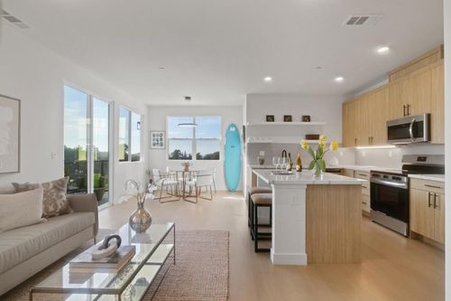 809 Fassler Ave, Pacifica, CA, 94044-3664 | Card Image