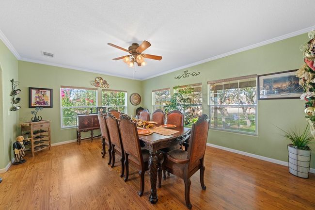 Expansive dining room | Image 14