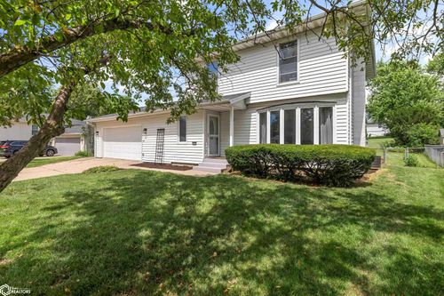 2206 Wakefield Dr, Marshalltown, IA, 50158-4355 | Card Image
