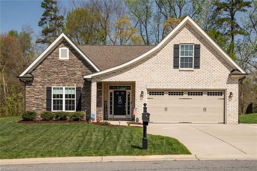 411 Freemont Dr, Thomasville, NC, 27360-6464 | Card Image