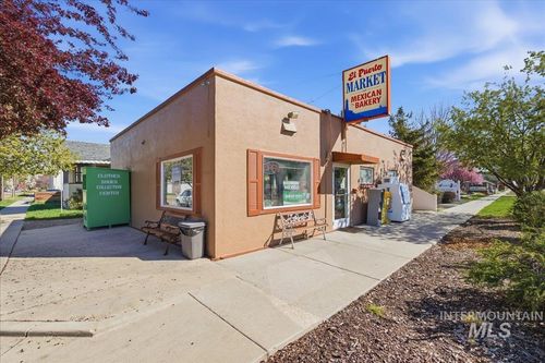 300 S Washington Ave, Emmett, ID, 83617-2952 | Card Image